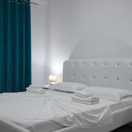 Grand Blue Aparthotel Sarandë Exterior foto
