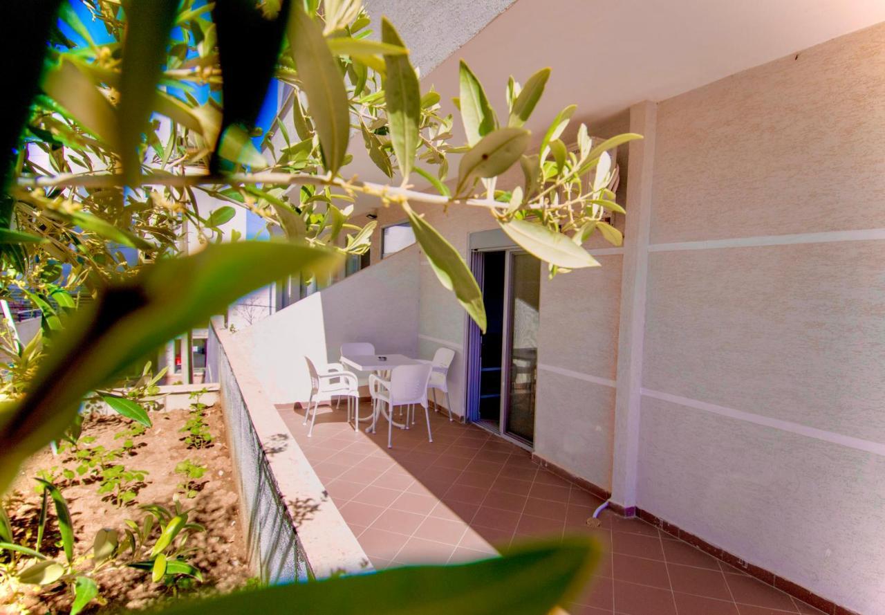 Grand Blue Aparthotel Sarandë Exterior foto