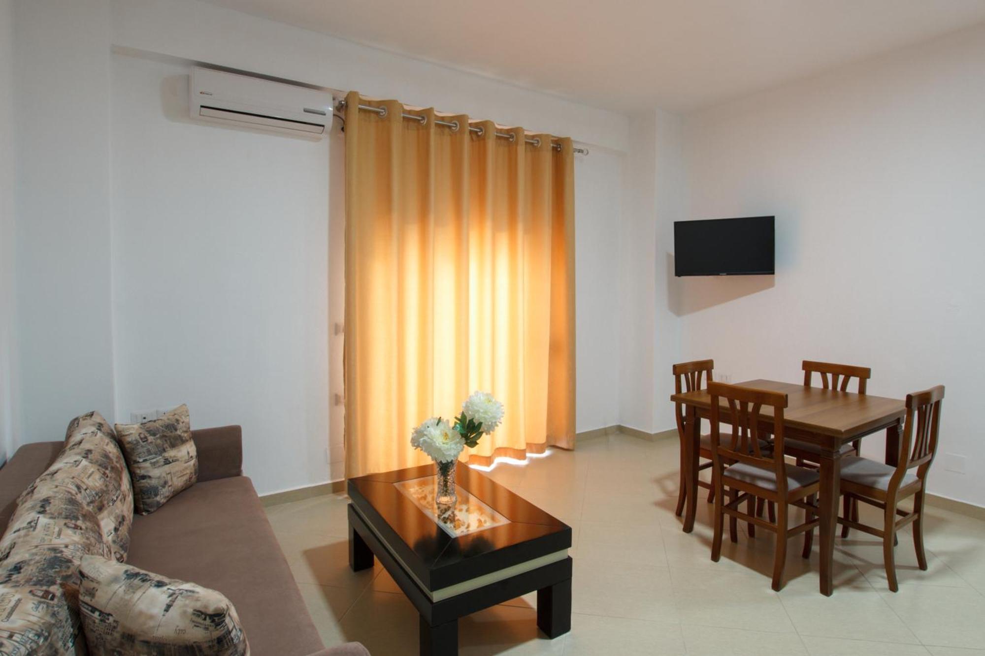 Grand Blue Aparthotel Sarandë Exterior foto