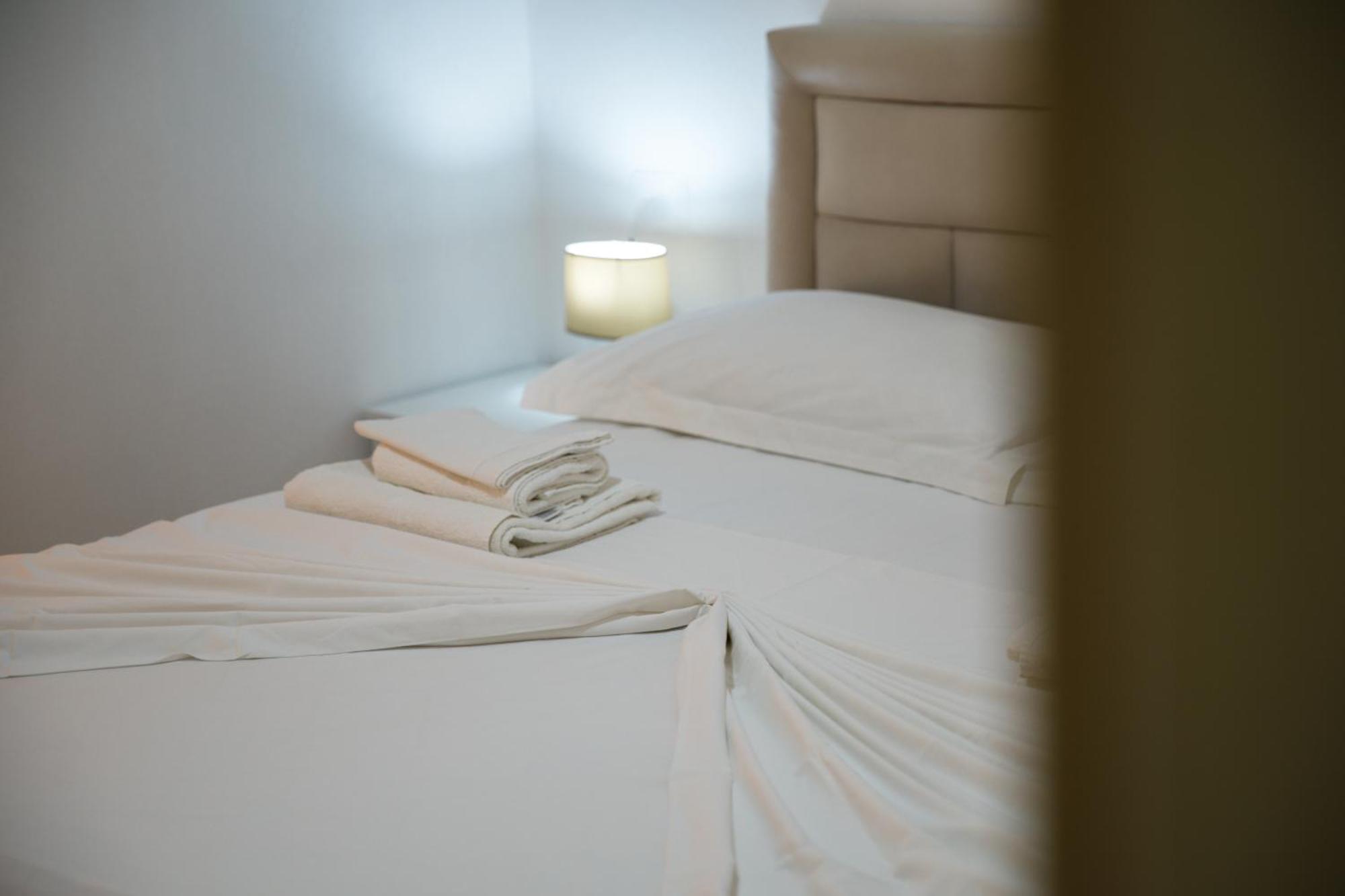 Grand Blue Aparthotel Sarandë Exterior foto