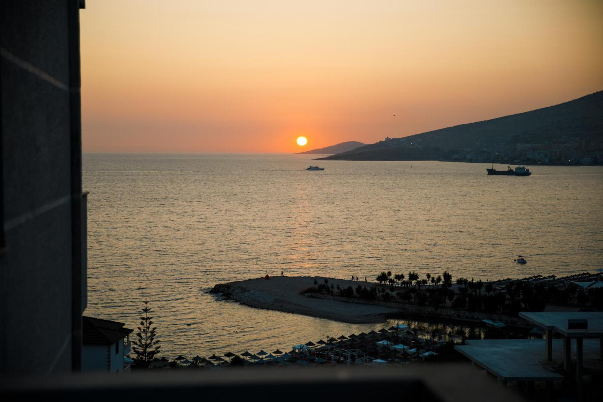 Grand Blue Aparthotel Sarandë Exterior foto