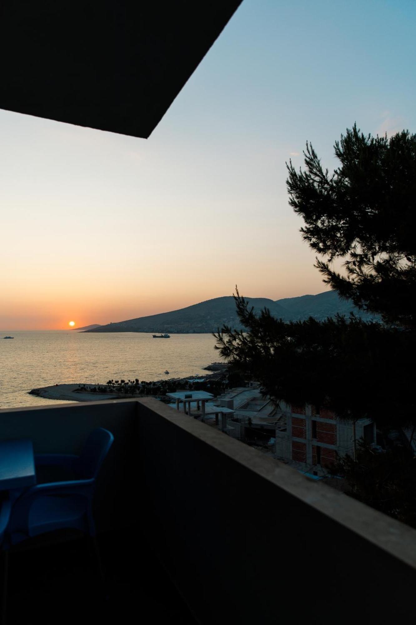 Grand Blue Aparthotel Sarandë Exterior foto