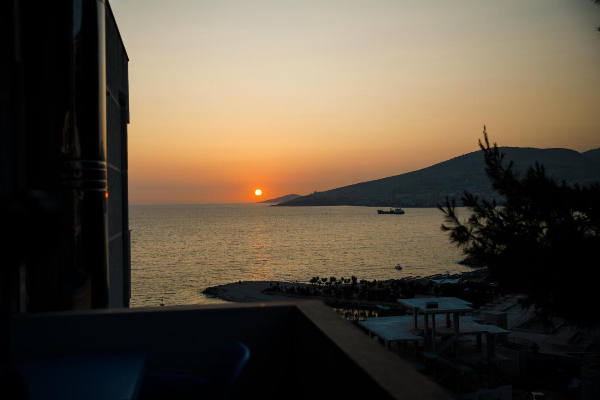 Grand Blue Aparthotel Sarandë Exterior foto
